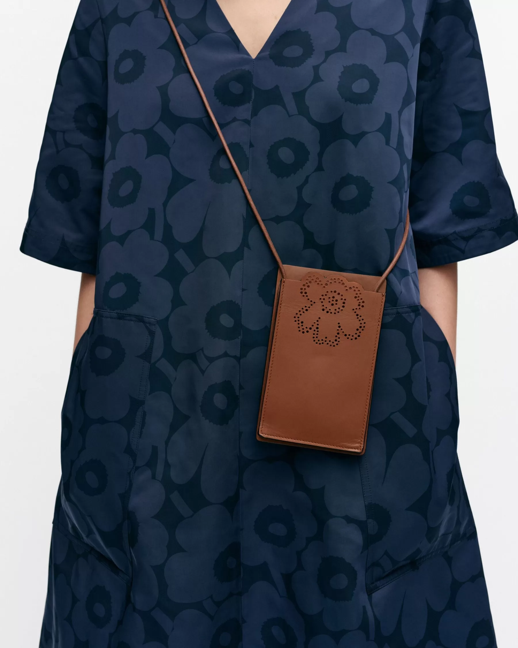 Online Marimekko Imprint Phone Pocket Unikko Olkalaukku