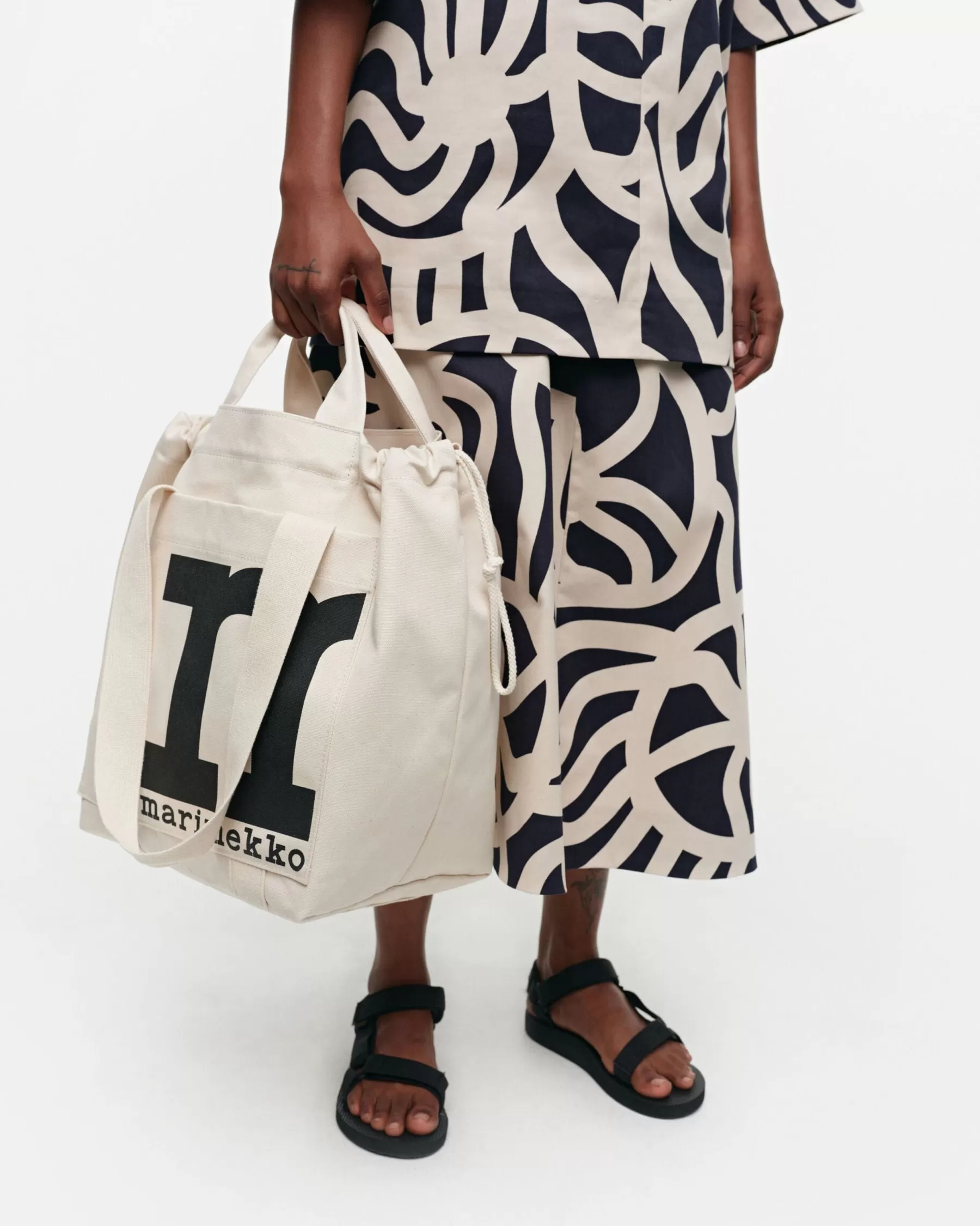 Store Marimekko Mono City Tote Solid Olkalaukku